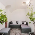 London Hues, 2 Bedroom Apartment