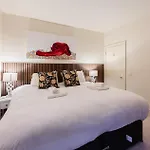 London Hues, 2 Bedroom Apartment