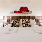 London Hues, 2 Bedroom Apartment