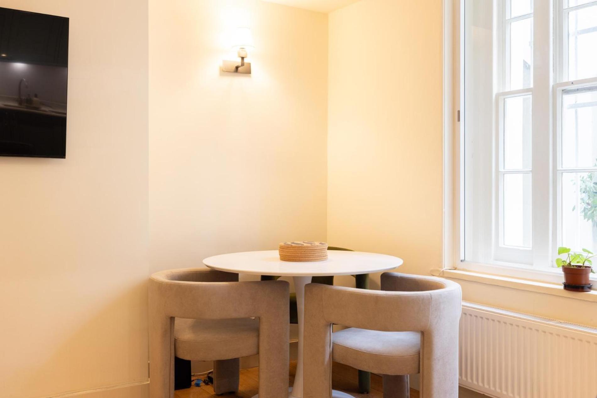Hues, 2 Bedroom Londra