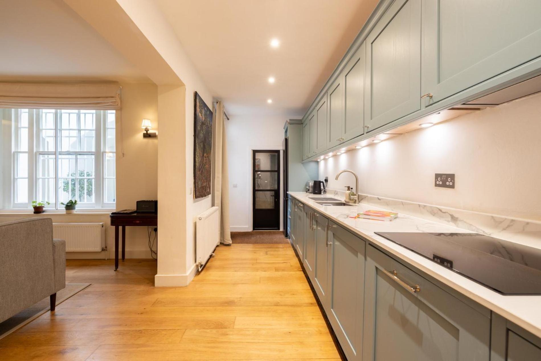 Hues, 2 Bedroom Londra