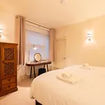 London Hues, 2 Bedroom Apartment